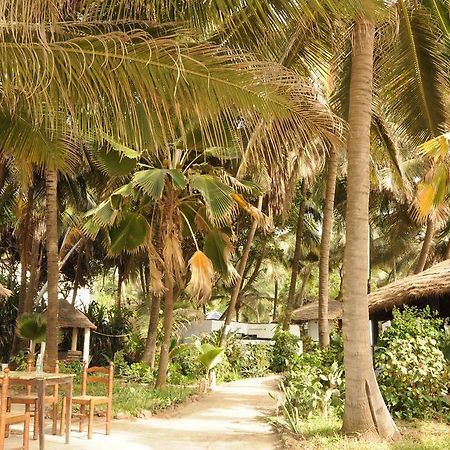 Leybato Beach Hotel Fajara Exterior photo