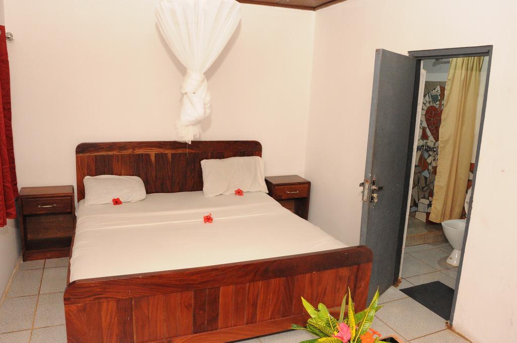 Leybato Beach Hotel Fajara Exterior photo